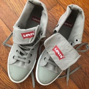 Levi’s tennis shoes. Man. Size US 10.5